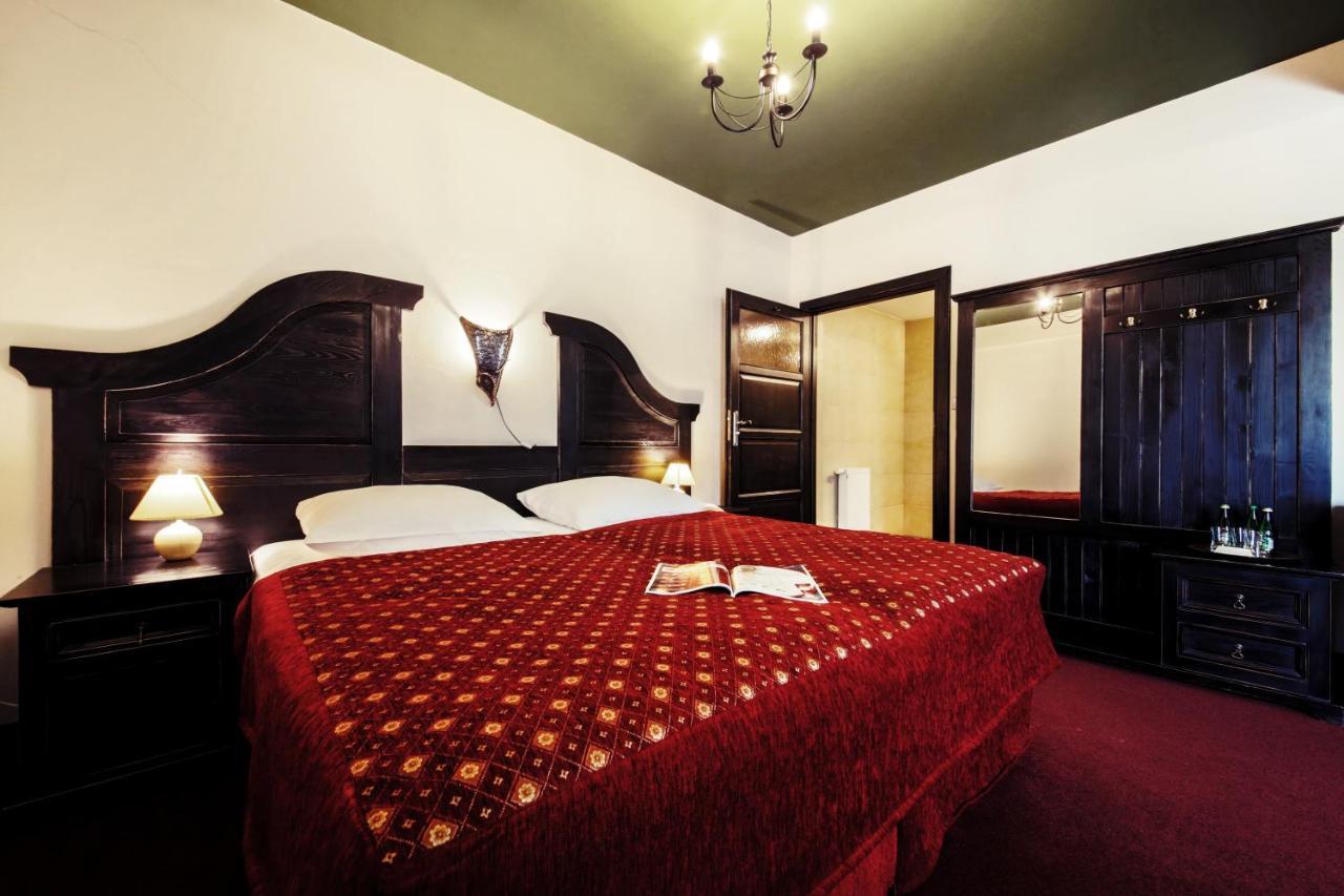 Hotel Kasztel Rzezawa Luaran gambar