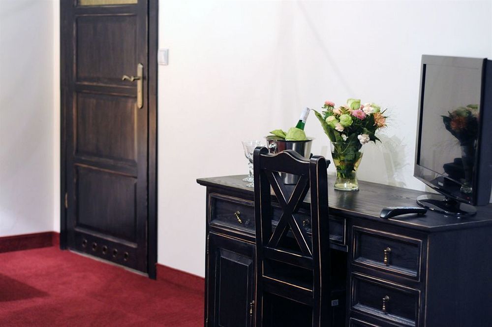 Hotel Kasztel Rzezawa Luaran gambar